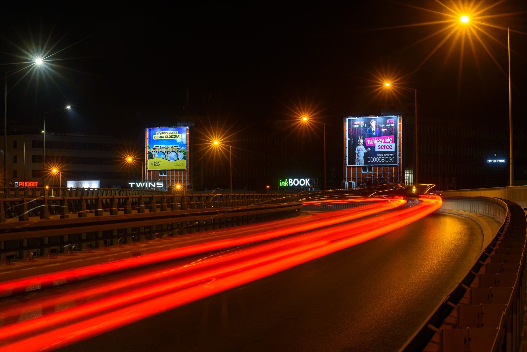 Reklama wielkoformatowa - widok nocny
