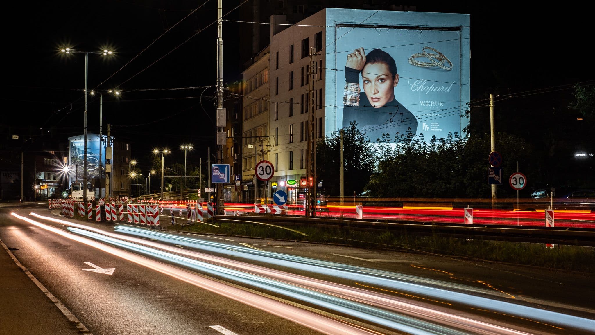 Reklama wielkoformatowa - widok nocny