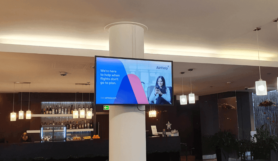 DOOH - reklama na ekranie lotniskowym