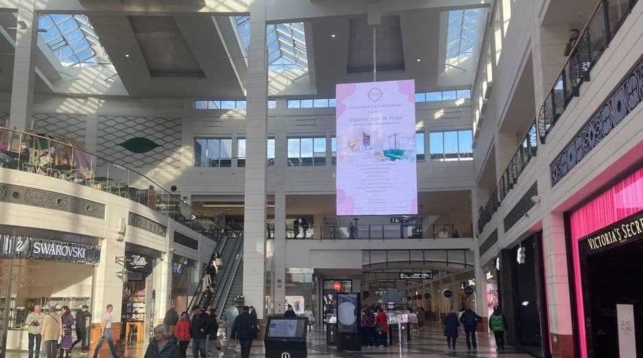 Poziomy LED w galerii handlowej