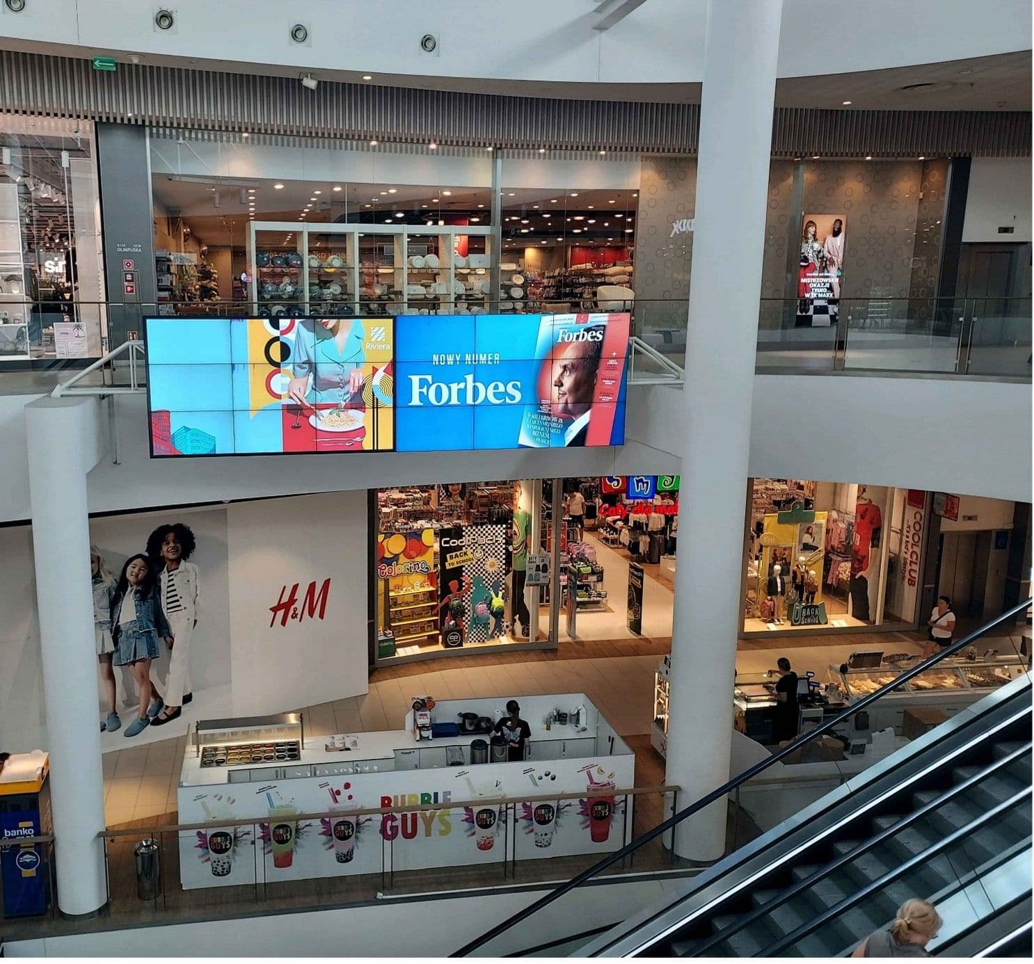 Ekran LED w galerii handlowej
