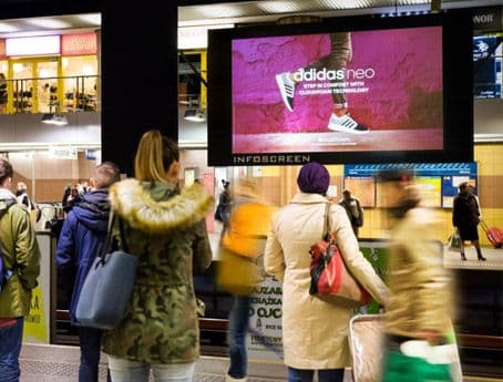 Telebim reklamowy w metrze